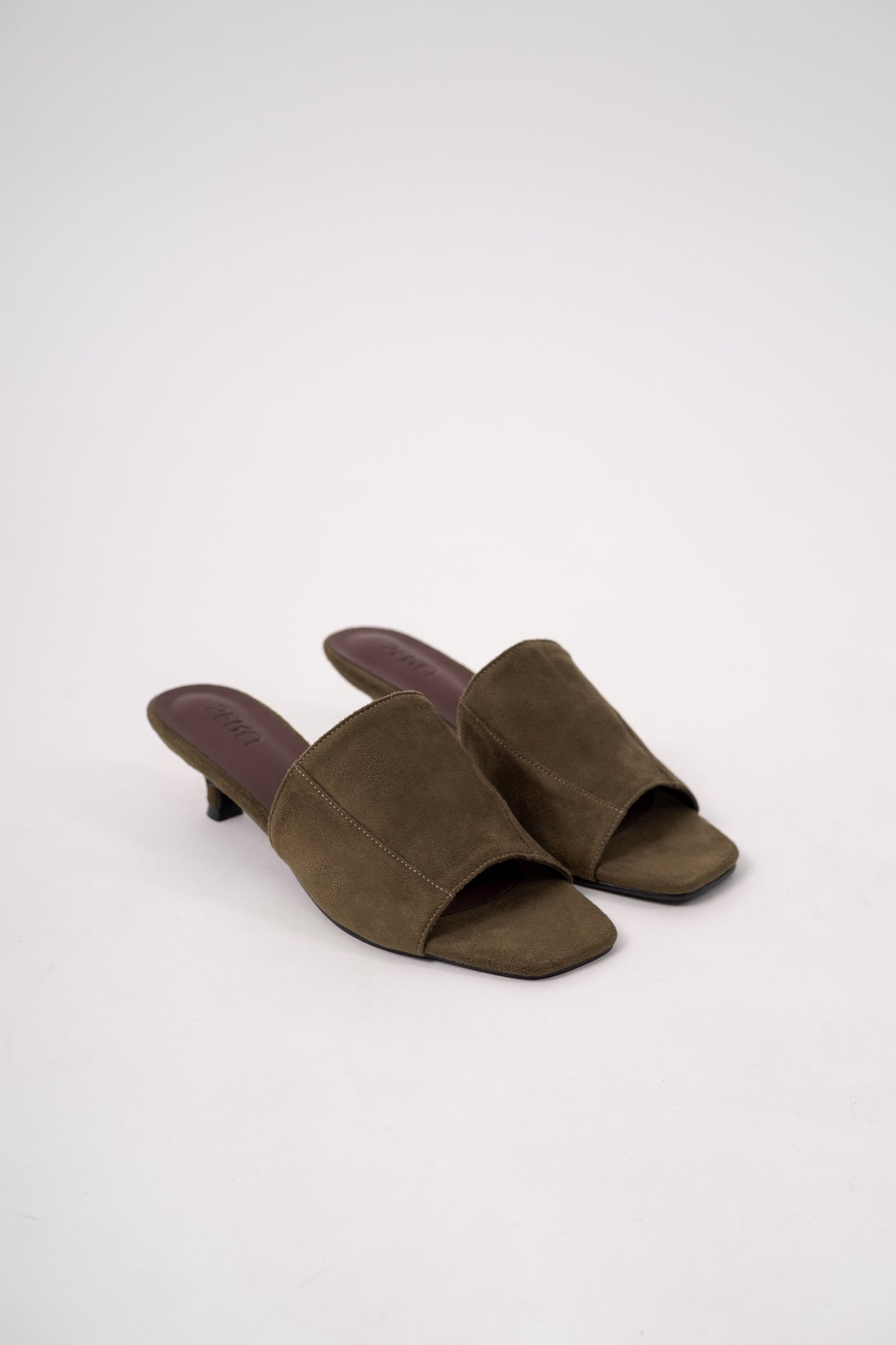 Kitty in Olive