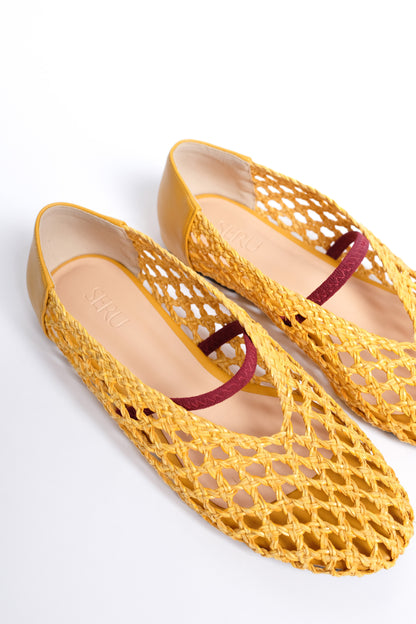 anya Woven Flats in Lemon