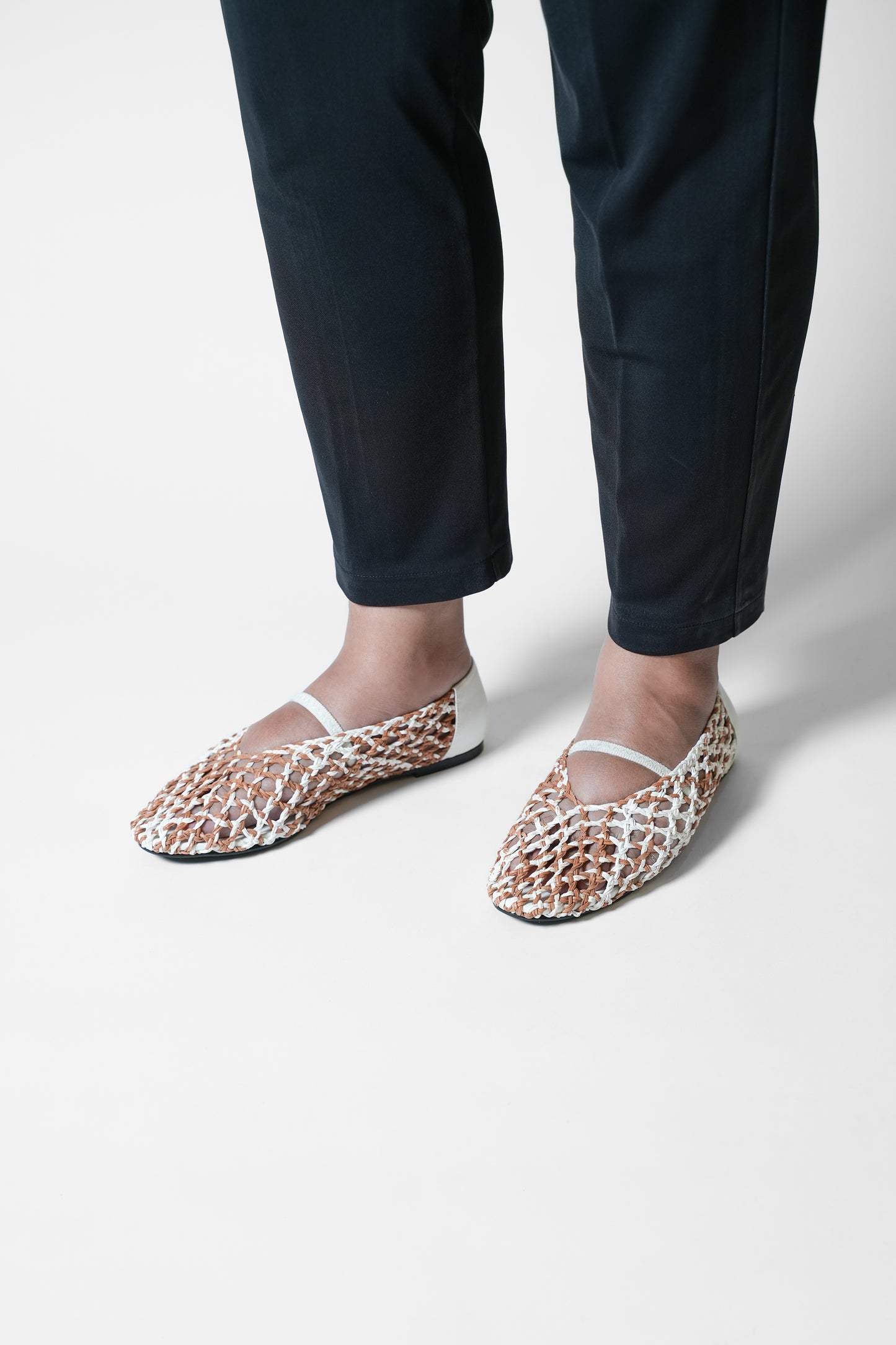 anya Woven Flats White & Tan